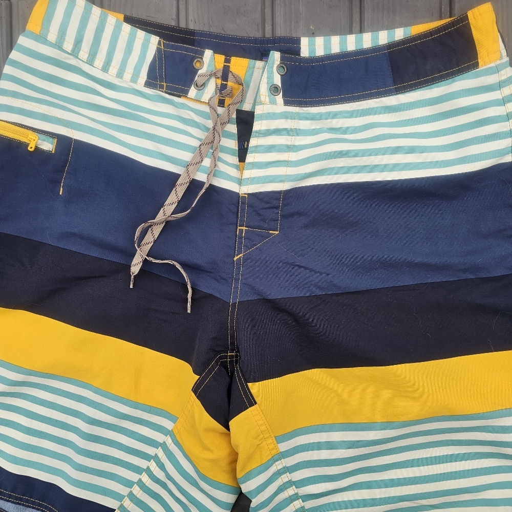 Patagonia Men’s Wavefarer Board Shorts 21” Size 36 High Noon Colorway